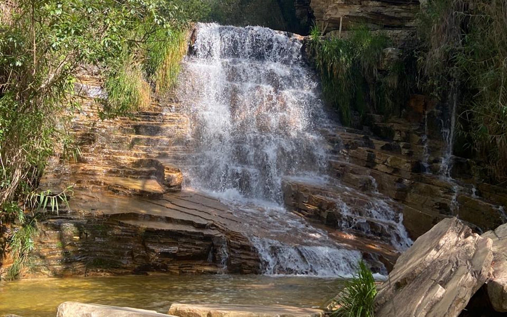 Turista morre após desmaiar em cachoeira de São Tomé das Letras 