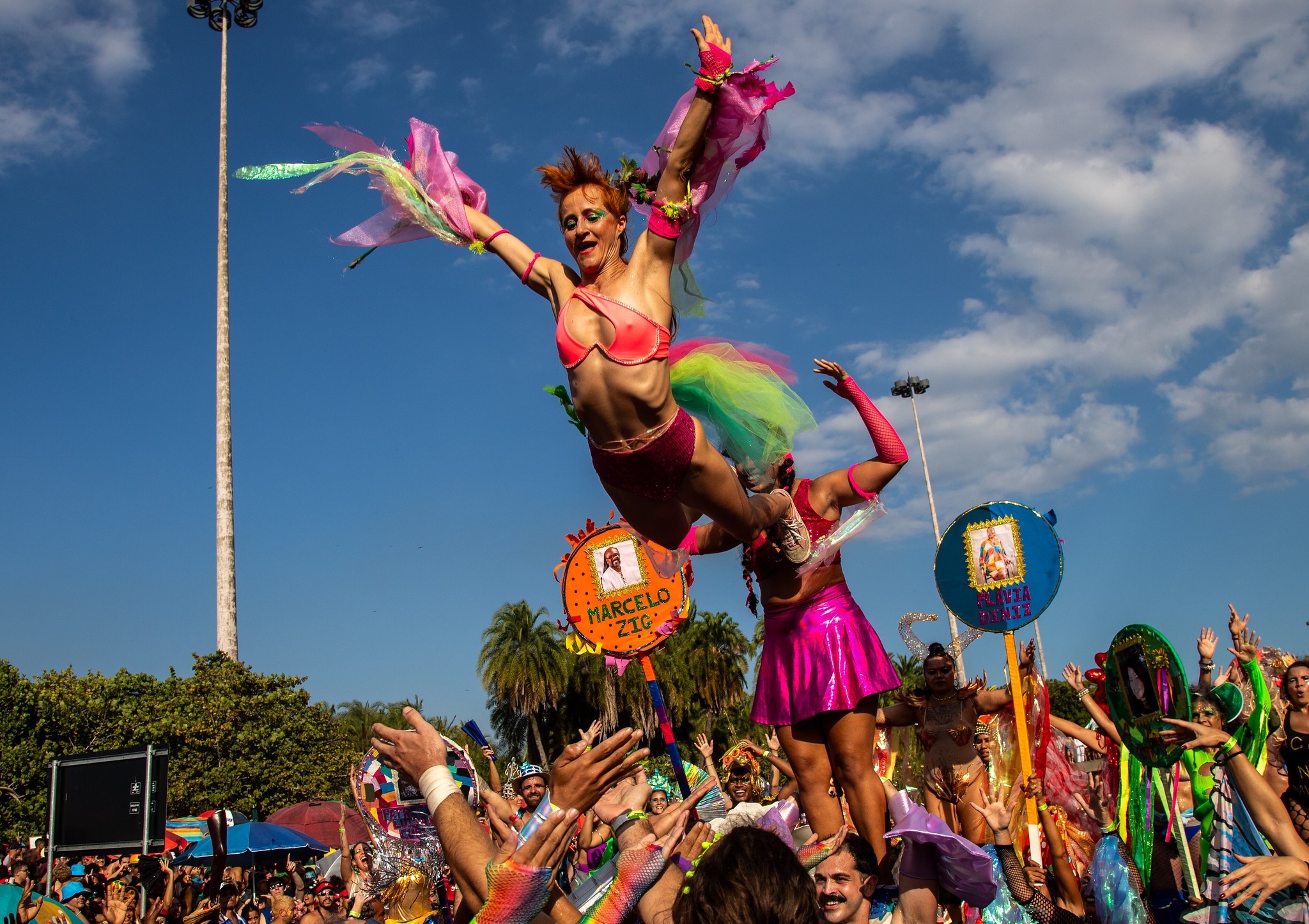 Orquestra Voadora: veja quando é o desfile do bloco no carnaval do Rio 2026; público esperado é de 100 mil