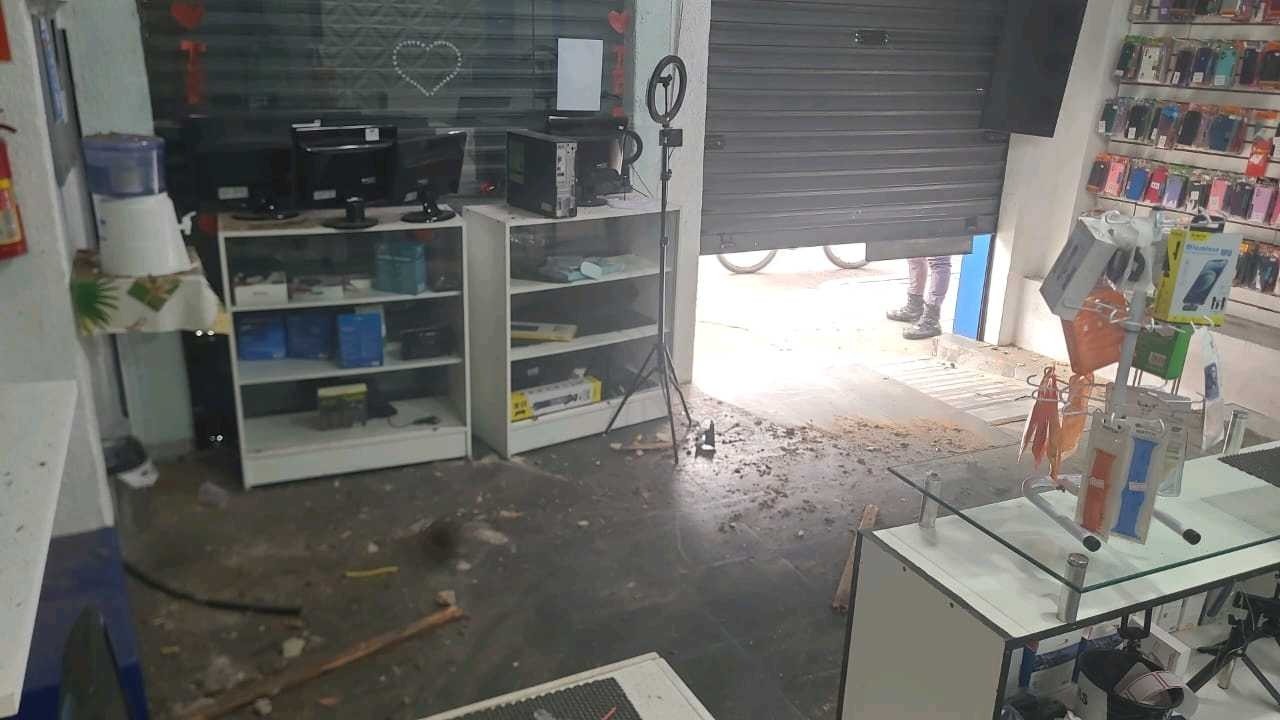 VÍDEO: Criminoso invade loja de assistência técnica na Zona Norte de São José e foge levando mercadoria