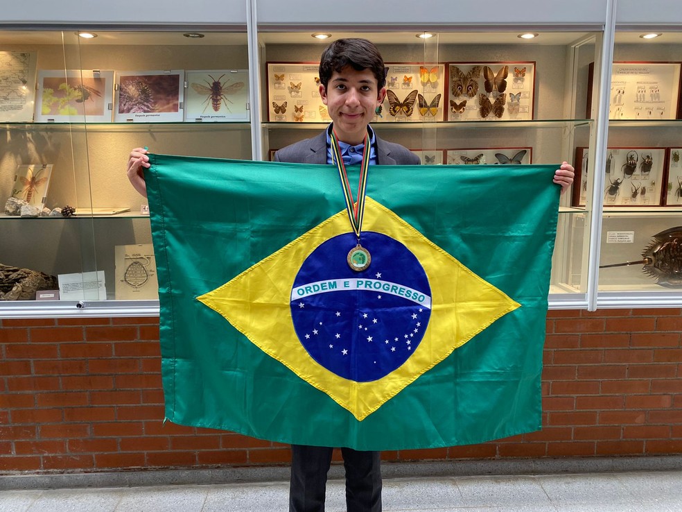 Alexandre Andrade de Almeida conquistou 73 medalhas em olimpíadas científicas — Foto: Arquivo Pessoal/Paula Almeida