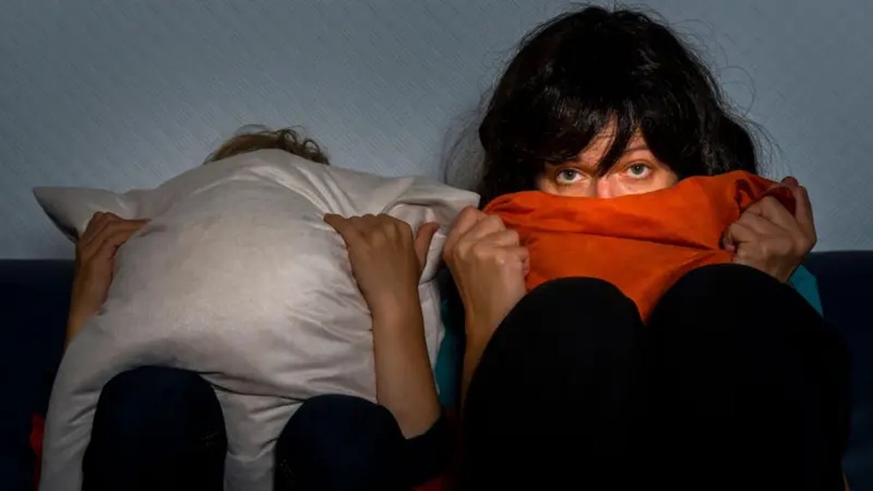 Os filmes de terror aceleram os nossos batimentos cardíacos, mas podem também nos ajudar a lidar com a ansiedade do dia a dia — Foto: Getty Images