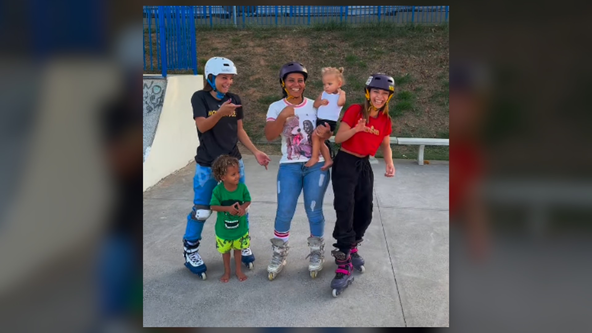 Multicampeã na patinação, Julika presenteia a mãe com passeio de patins em comemoração ao Dia das Mães