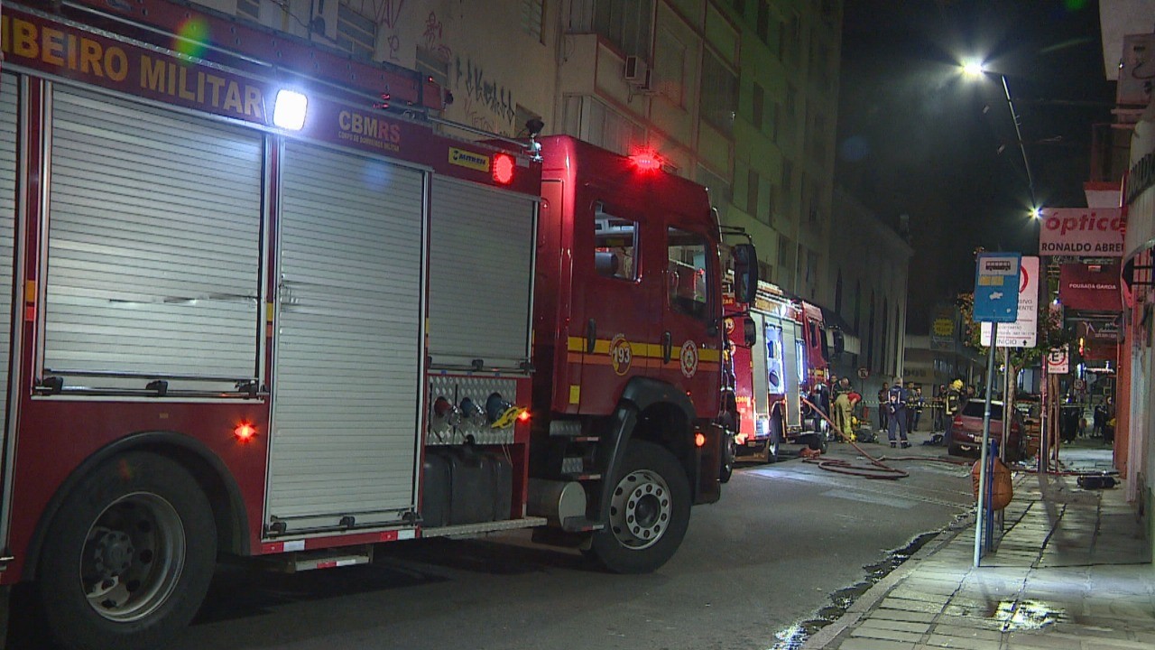 Empresa dona de pousada que pegou fogo em Porto Alegre já tinha registrado incêndio em outra unidade em 2022; relembre