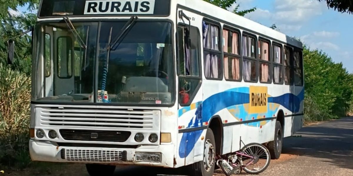 Adolescente de 17 anos morre após bater bicicleta elétrica em ônibus de trabalhadores rurais no interior de SP