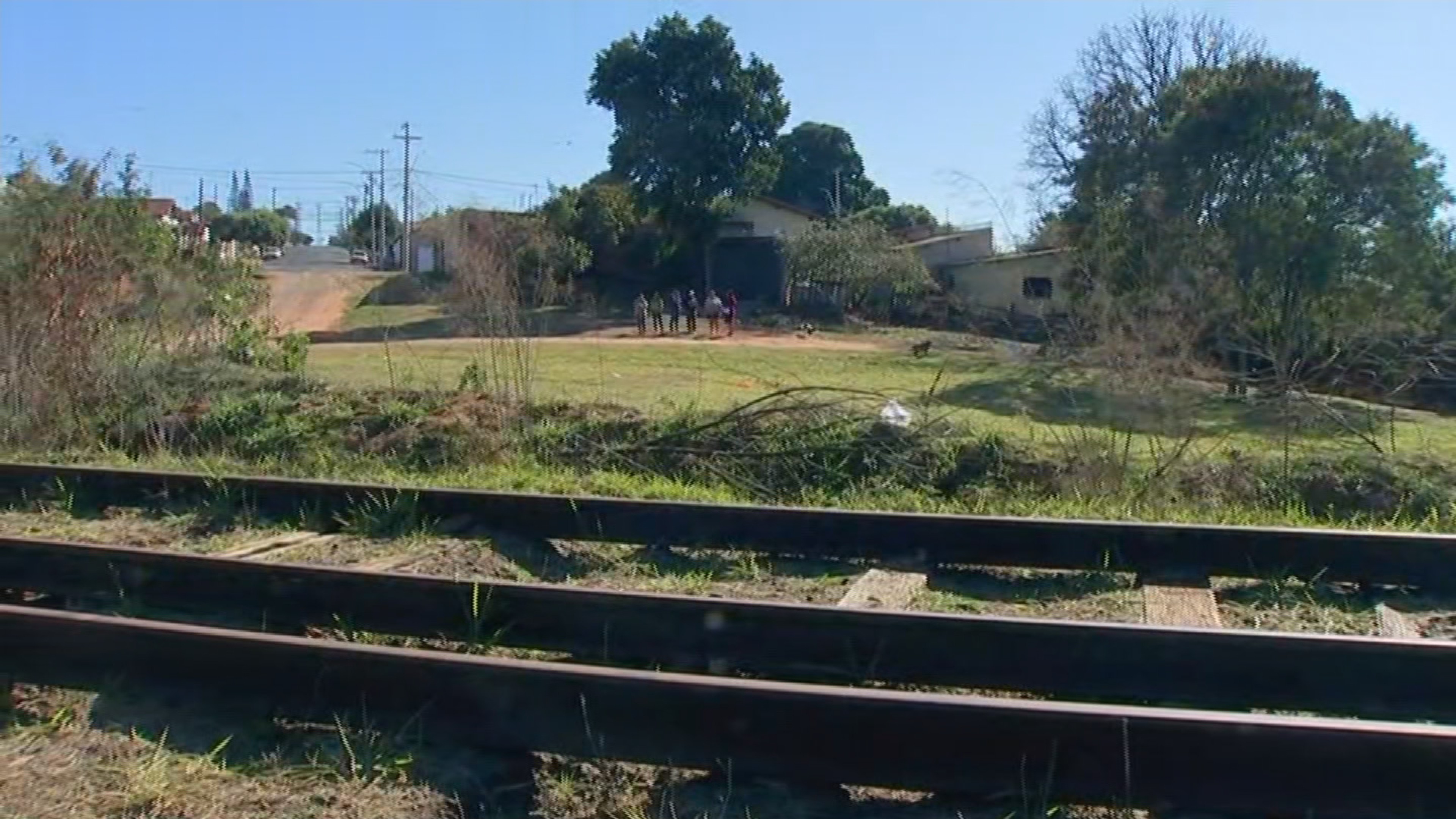 Concessionária de ferrovia pede reintegração de posse de mais de 20 casas no interior de SP