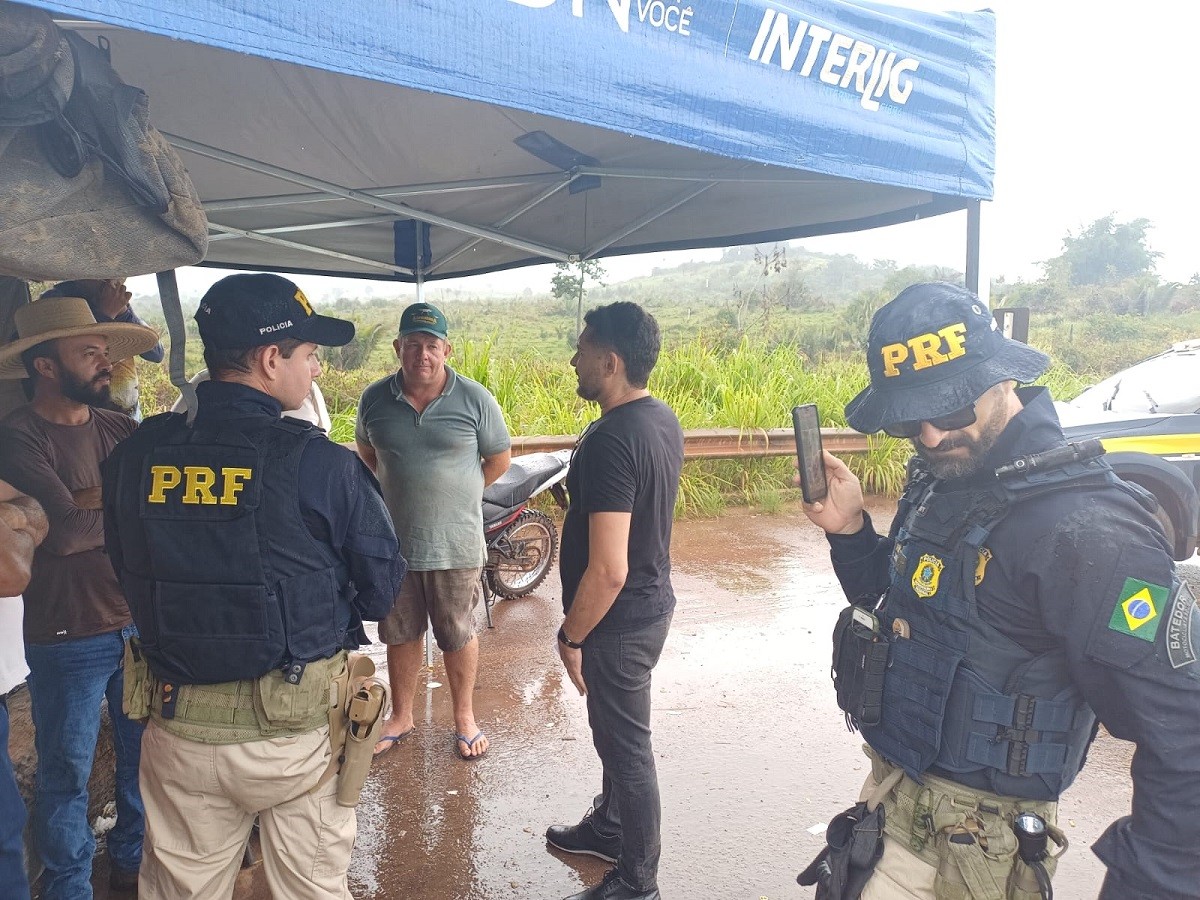Justiça dá 24 horas para manifestantes liberarem a BR-163 no oeste do Pará
