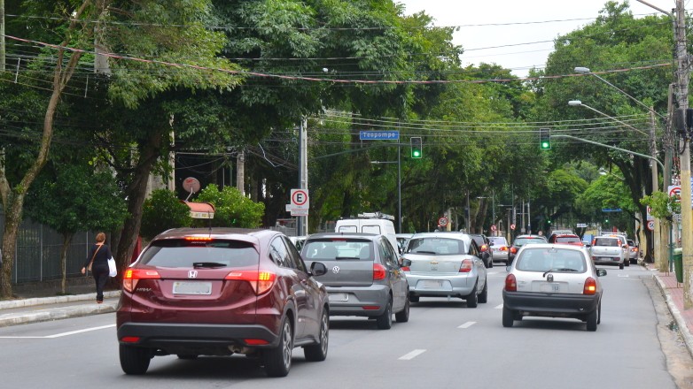 Mais de 40 mil veículos estão com o IPVA atrasado em São José, Taubaté e Jacareí; veja como regularizar