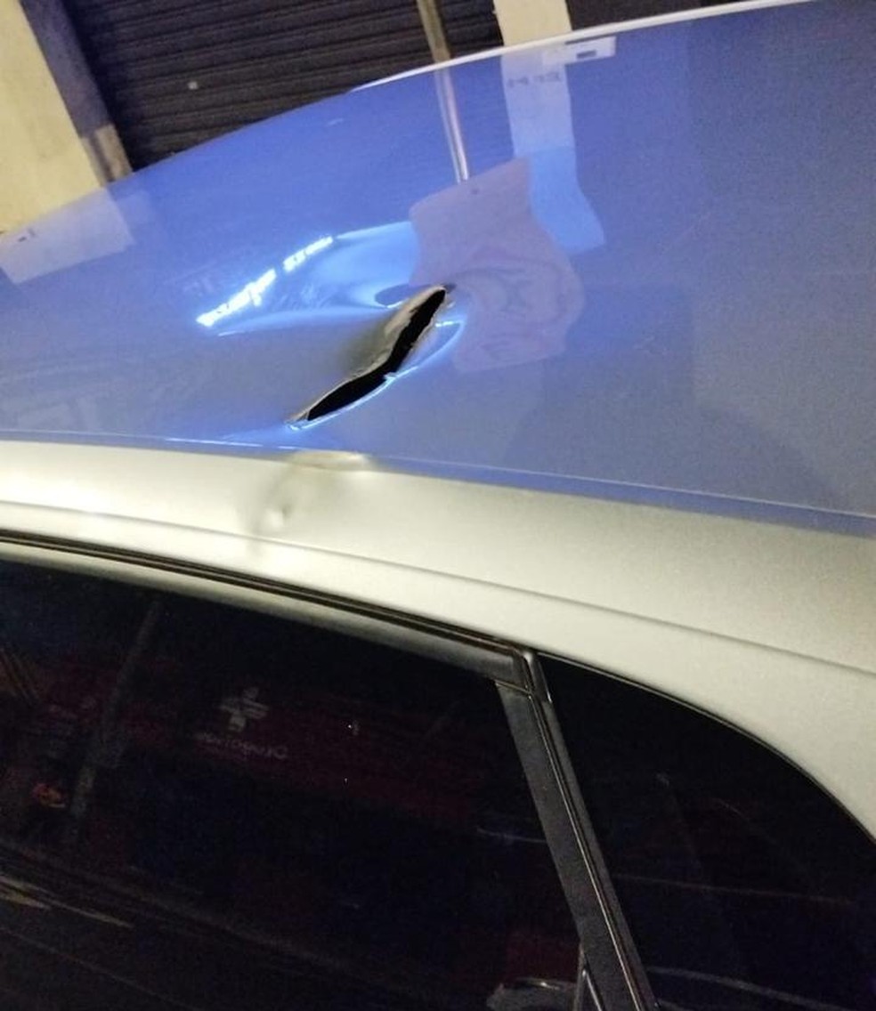 Terceira vítima teve o teto atingido pelo machado — Foto: Polícia Militar/Divulgação