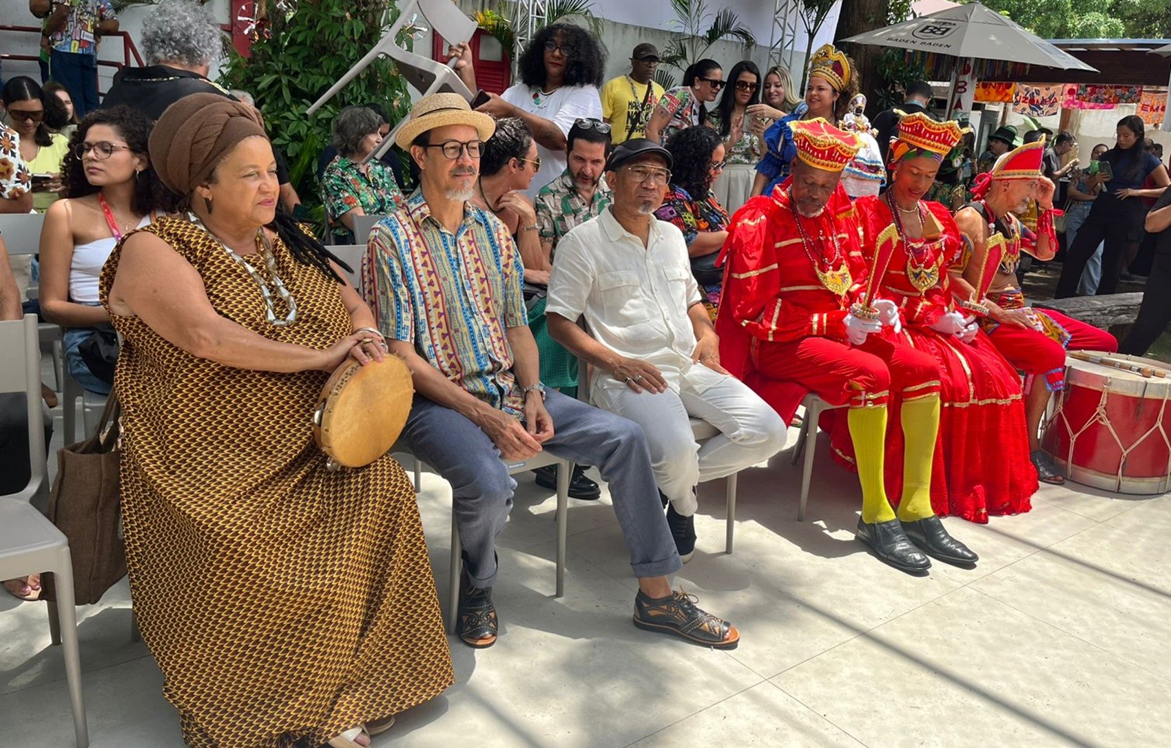 Homem da Meia-Noite: desfile de 2026 homenageia Mãe Beth de Oxum, Siba, Maciel Salú, Bongar e Maracatu Nação Pernambuco