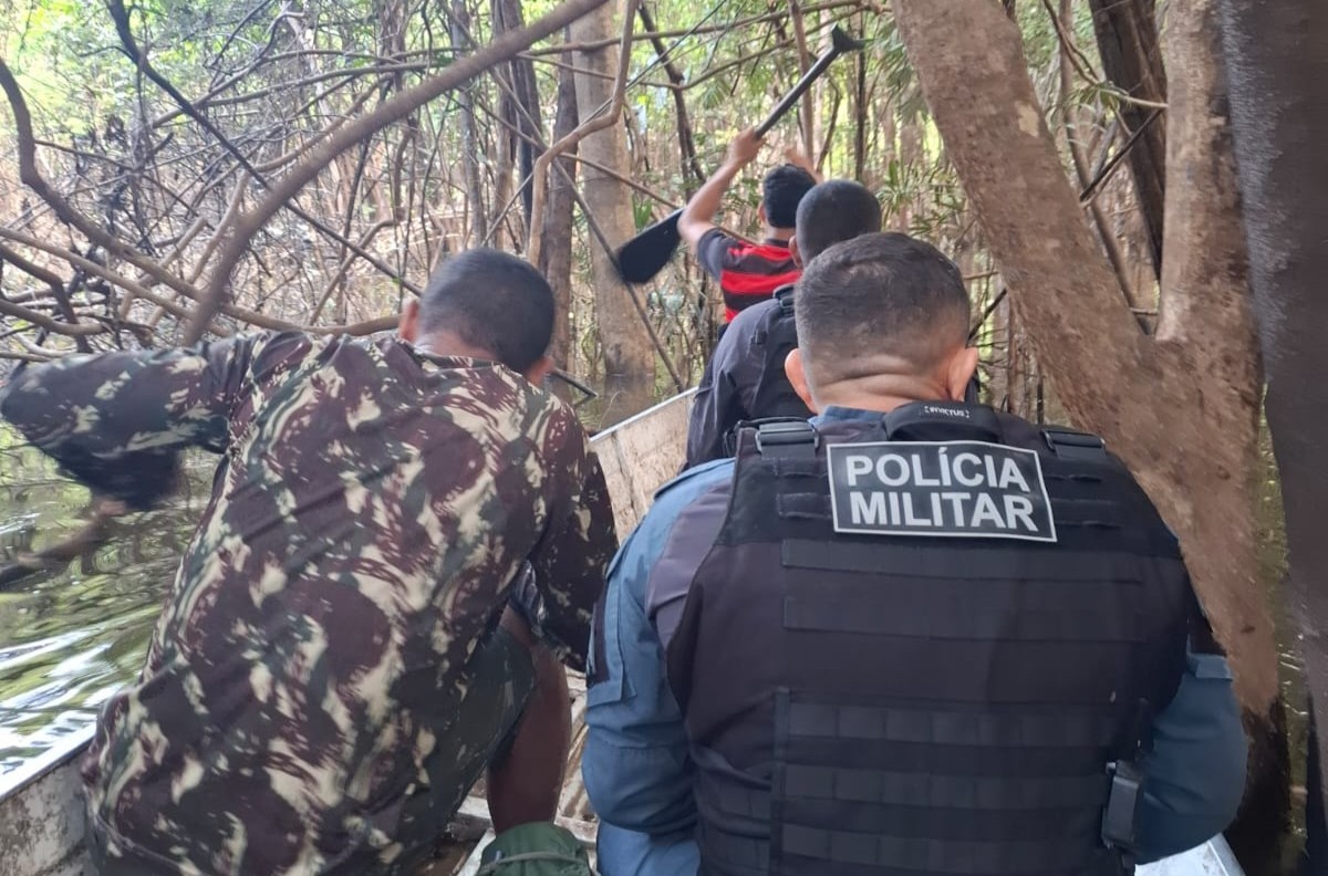 Corpo de homem é encontrado em igapó no interior do AM; polícia suspeita que seja de foragido da Justiça