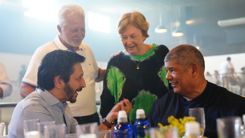 Milton Leite (União Brasil), o prefeito Ricardo Nunes (MDB) e a 'grande amiga' e secretária municipal de Urbanismo e Licenciamento da Cidade, Elisabete França. — Foto: Reprodução/Redes Sociais