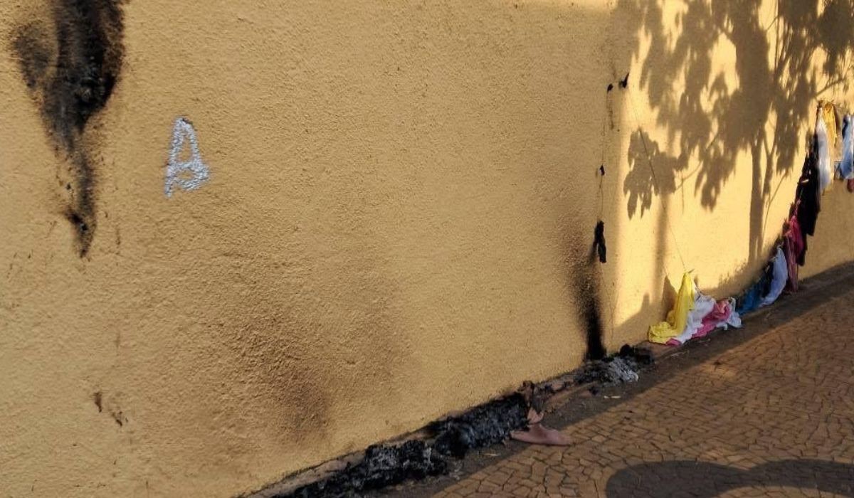 Varal solidário é incendiado em Valinhos: 'Podia pegar fogo na casa com a gente dormindo', diz proprietária