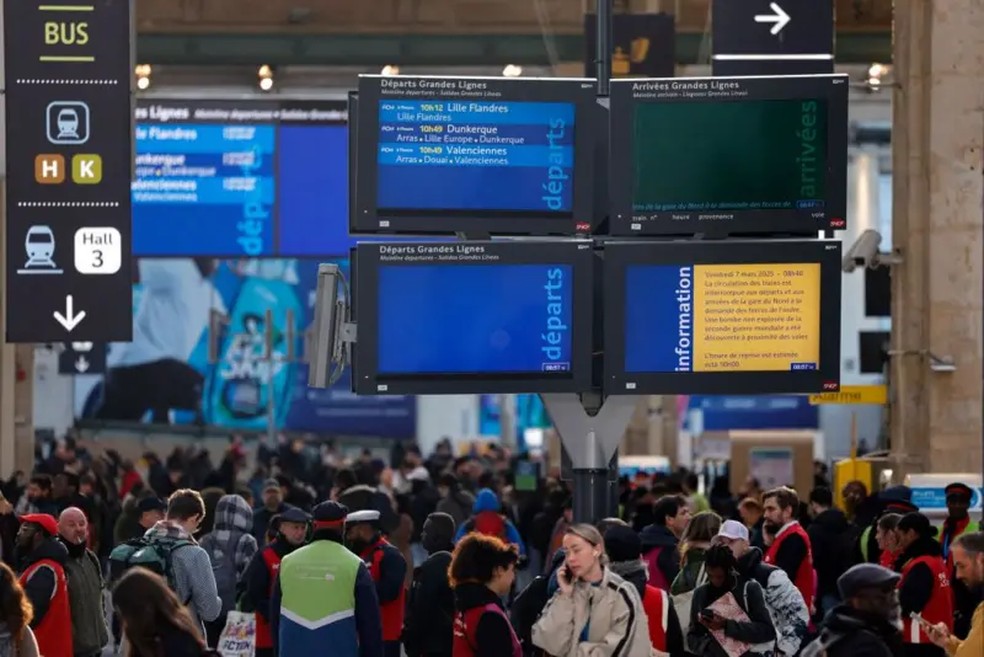Descoberta de bomba da 2ª Guerra Mundial paralisa estação de trem mais movimentada da Europa em 7 de março de 2025. — Foto: Getty Images via BBC