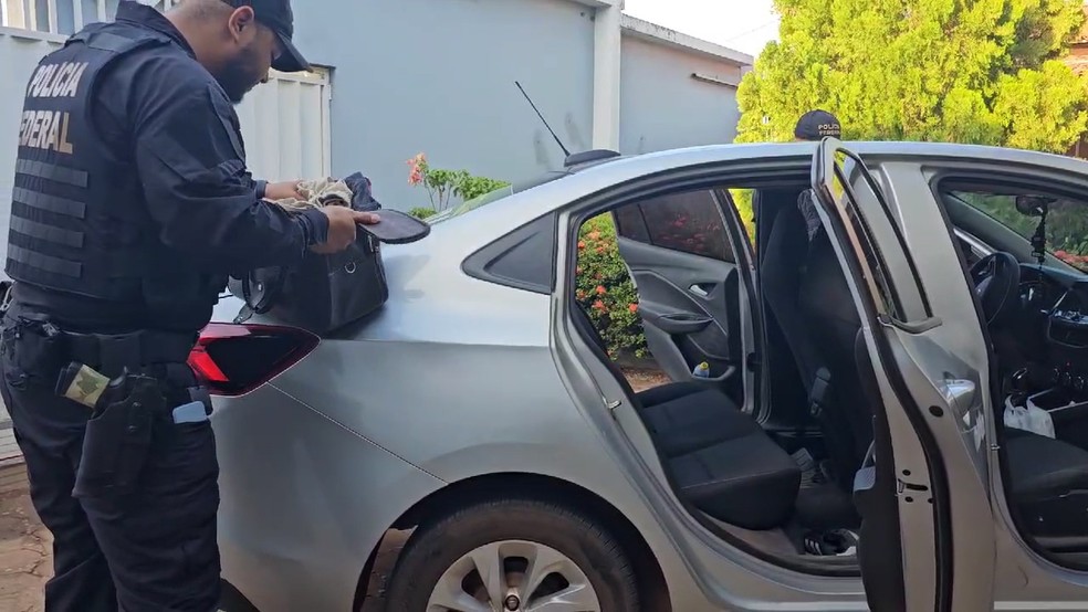 Policial federal esteve em residência de investigado por crime eleitoral em Caxias — Foto: Divulgação/PF