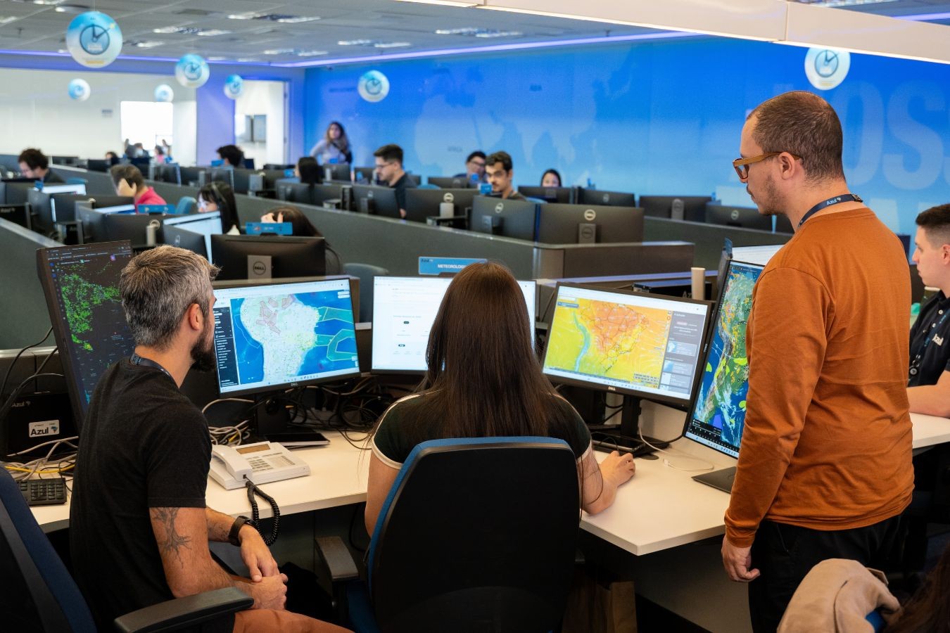 Azul contrata meteorologistas para prever clima e evitar impactos em voos