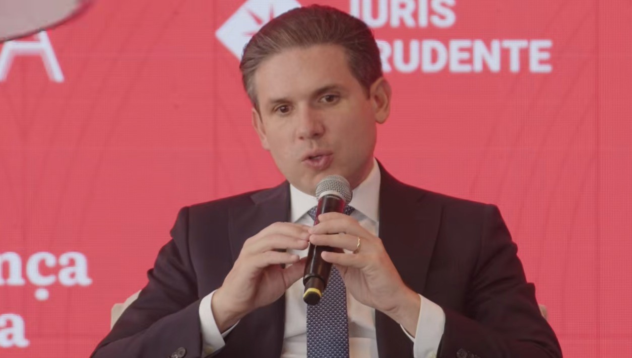 Decisão de Gilmar que restringe pedidos de impeachment é fruto da 'polarização política', diz Motta