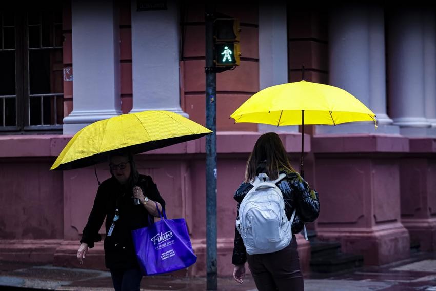 Domingo de chuva: RS terá tempestades, queda de temperatura e vento com chegada de ciclone extratropical 