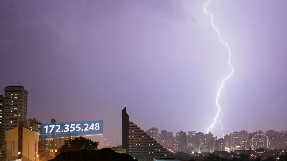 De janeiro a outubro deste ano, caíram no Brasil mais de 172 milhões de raios — Foto: JN
