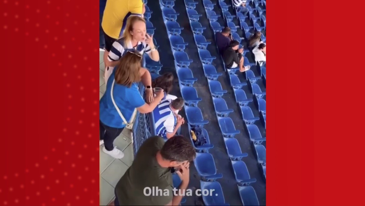 Escândalo no Futebol: Torcedora do Avaí Envolvida em Ataques Racistas e Xenofóbicos Choca o Brasil!