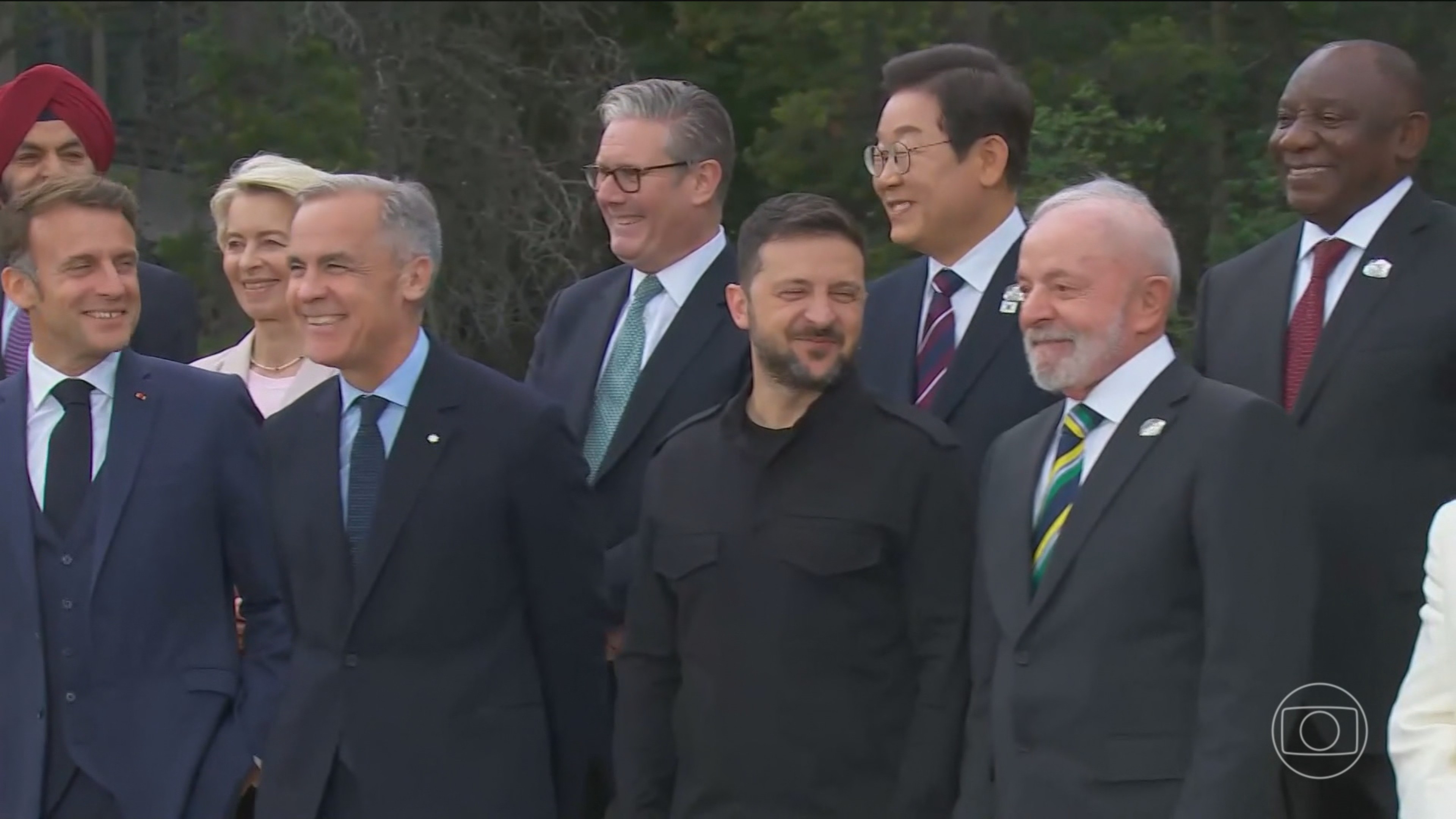 É #FAKE vídeo sugerindo que Lula estava bêbado e cambaleando em reunião do G7; cena foi manipulada com inteligência artificial