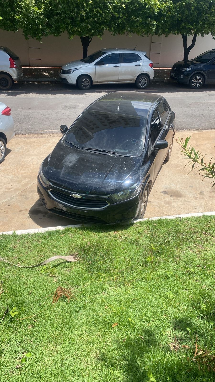 VÍDEO: policiais à paisana trocam tiros após se confundirem com ladrões de carro em Cuiabá