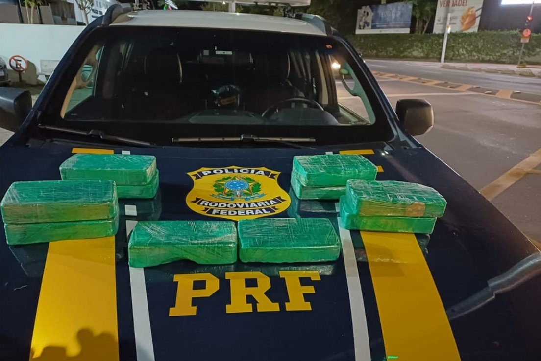 Motorista é preso com 10 quilos de crack escondidos no painel do carro na rodovia Fernão Dias