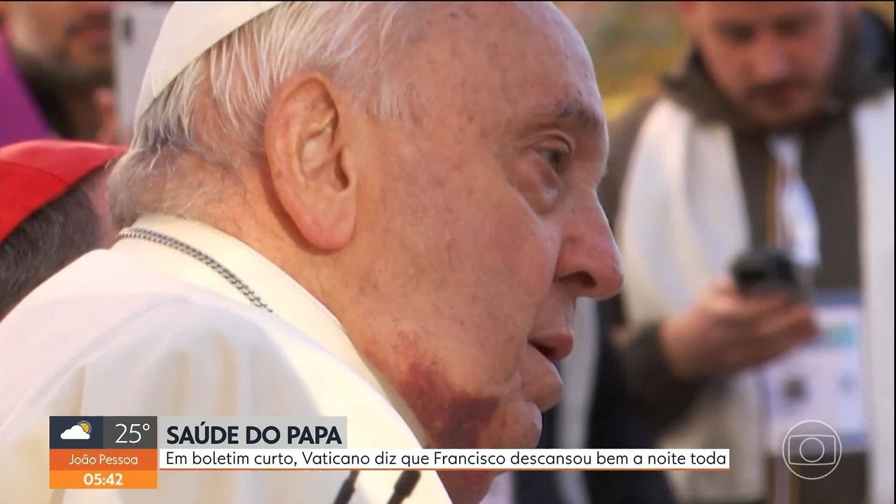 Papa Francisco segue em estado crítico, mas não teve mais crise respiratória, diz boletim