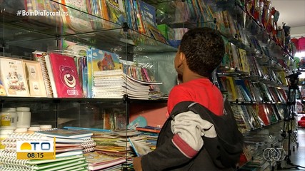 Papelarias reforçam estoque para o retorno das aulas