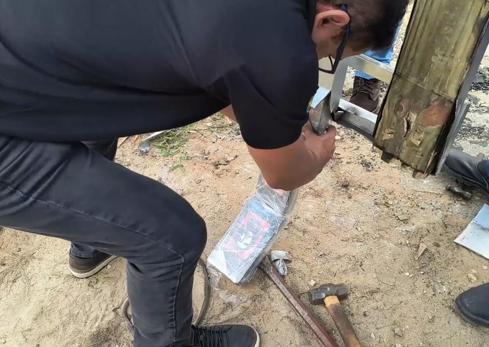 Droga estava dentro de estrutura metálica — Foto: Divulgação/PF