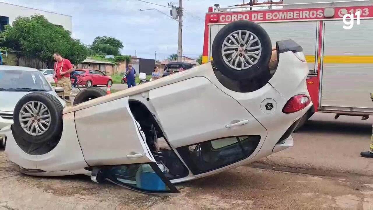 VÍDEO: Carro capota após batida em cruzamento de Porto Velho