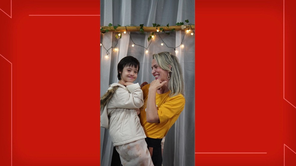Shalma com sua sua filha, que passou um ano e sete meses fazendo tratamento e agora está na fase final do processo. — Foto: Arquivo pessoal