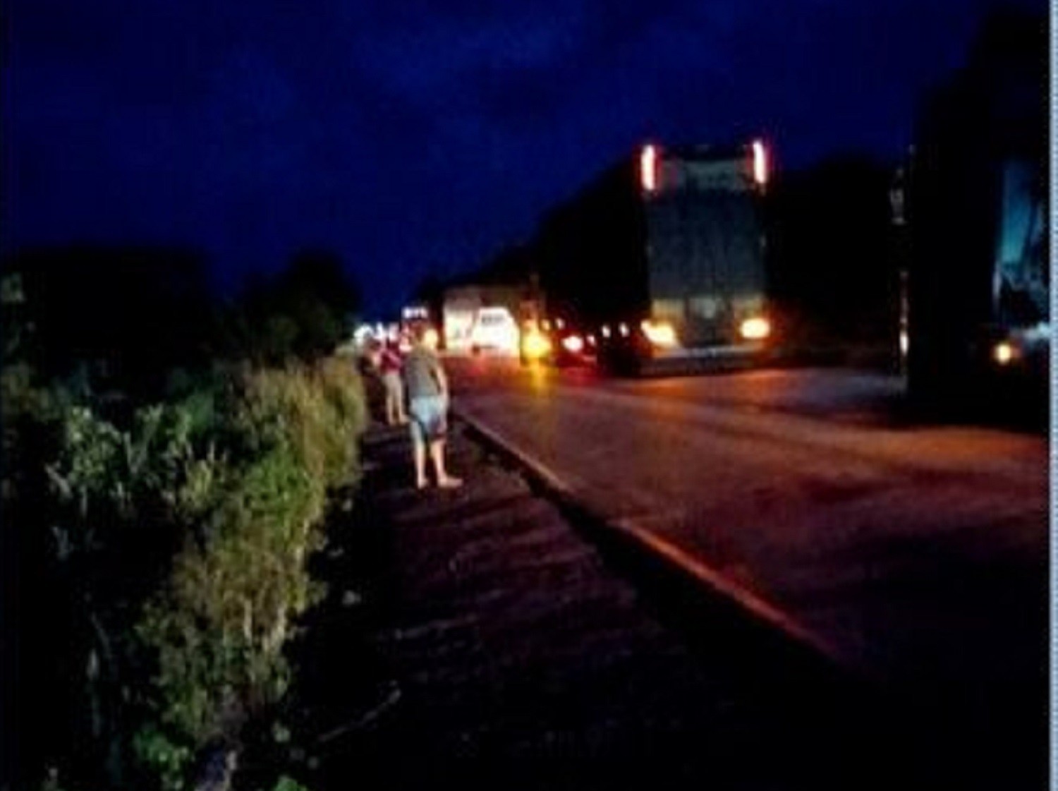 Mulher morre após acidente entre moto e caminhonete na BR-153