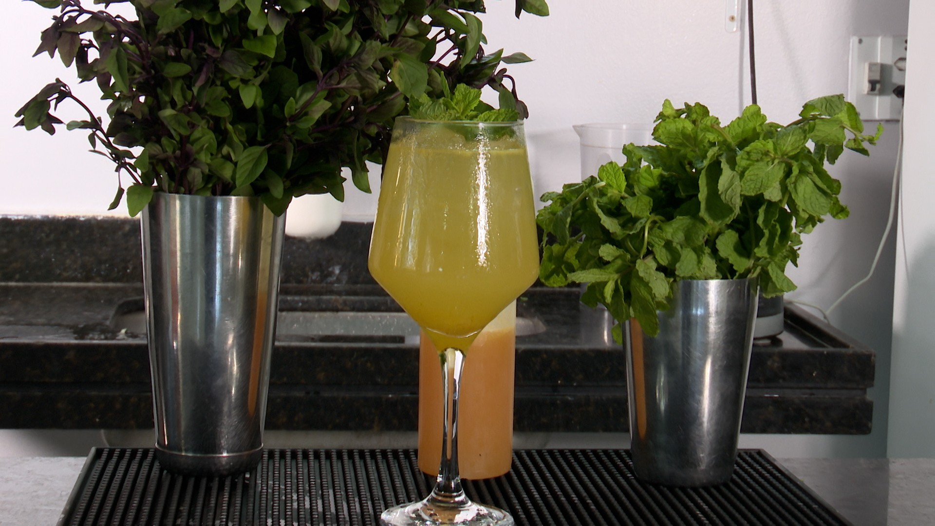 Aprenda a fazer duas receitas de drinks sem álcool no Chef JPB 