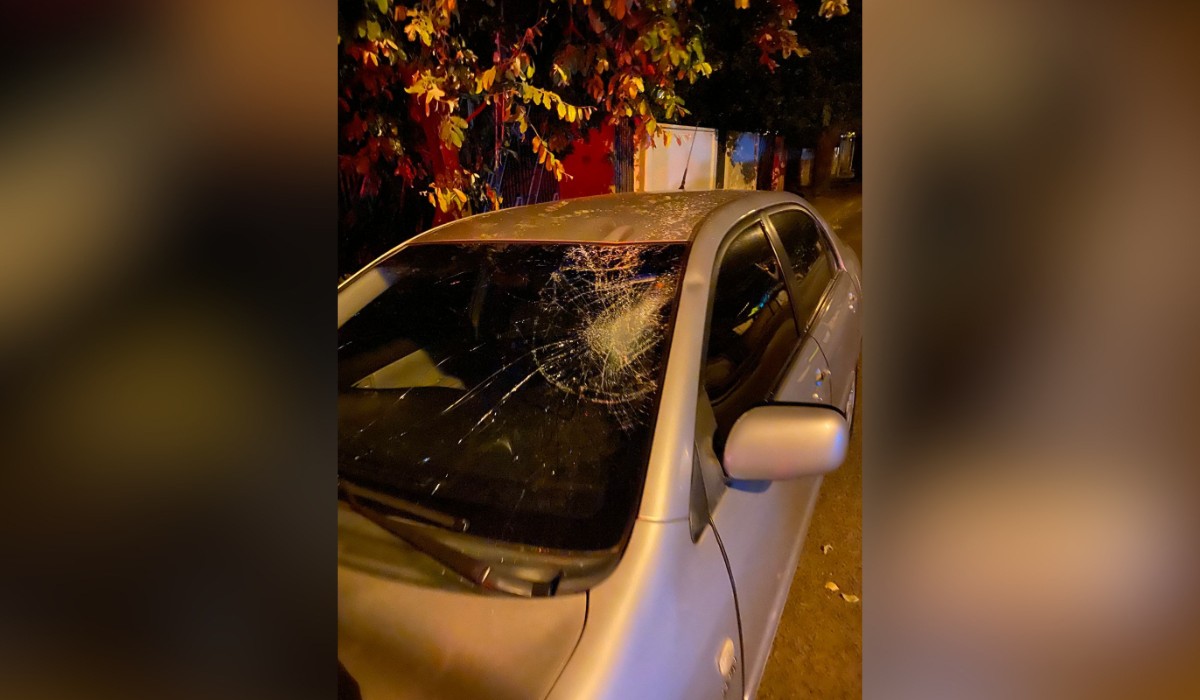 Motociclista embriagado e em alta velocidade é preso após bater em carros estacionados no interior de SP