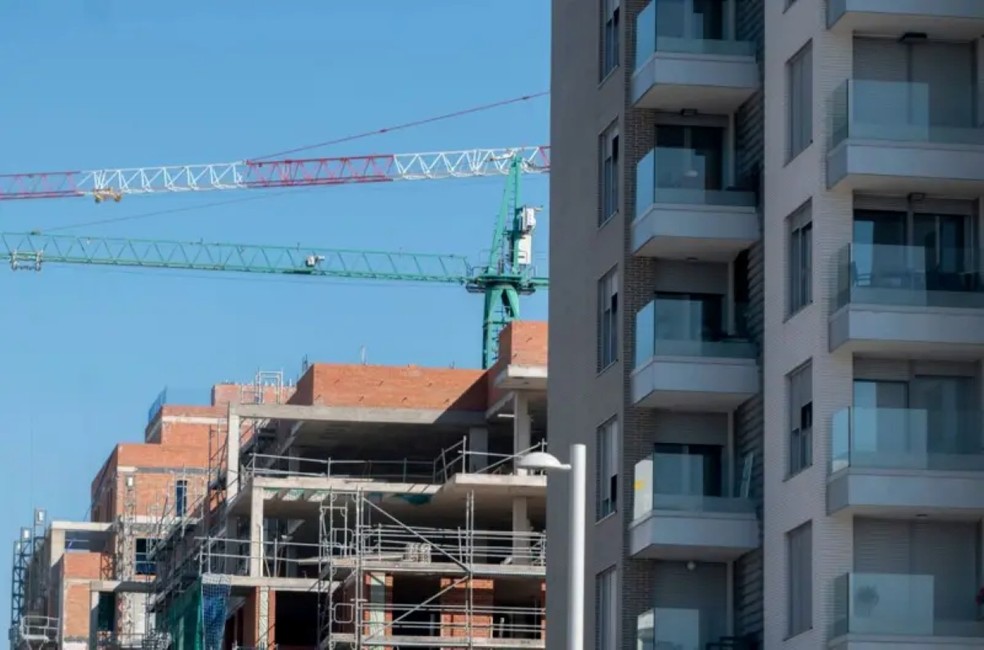 A crise de 2008 atingiu fortemente o setor espanhol da construção civil, pondo fim a muitas empresas e deixando muitos projetos inacabados — Foto: Alberto Ortega/Europa Press via Getty Images (BBC)