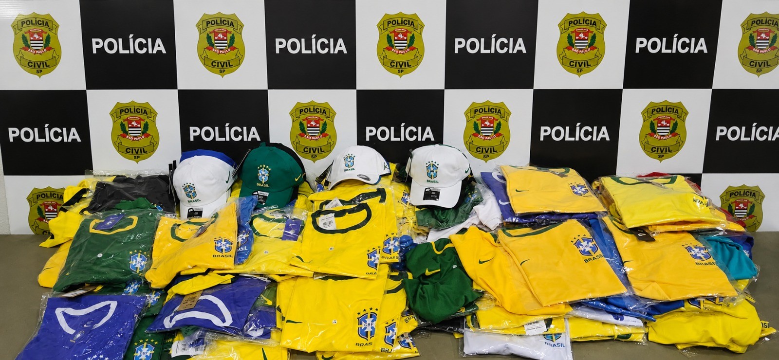 Operação apreende produtos relacionados à Copa do Mundo e à Seleção Brasileira com características de falsificação no noroeste de SP