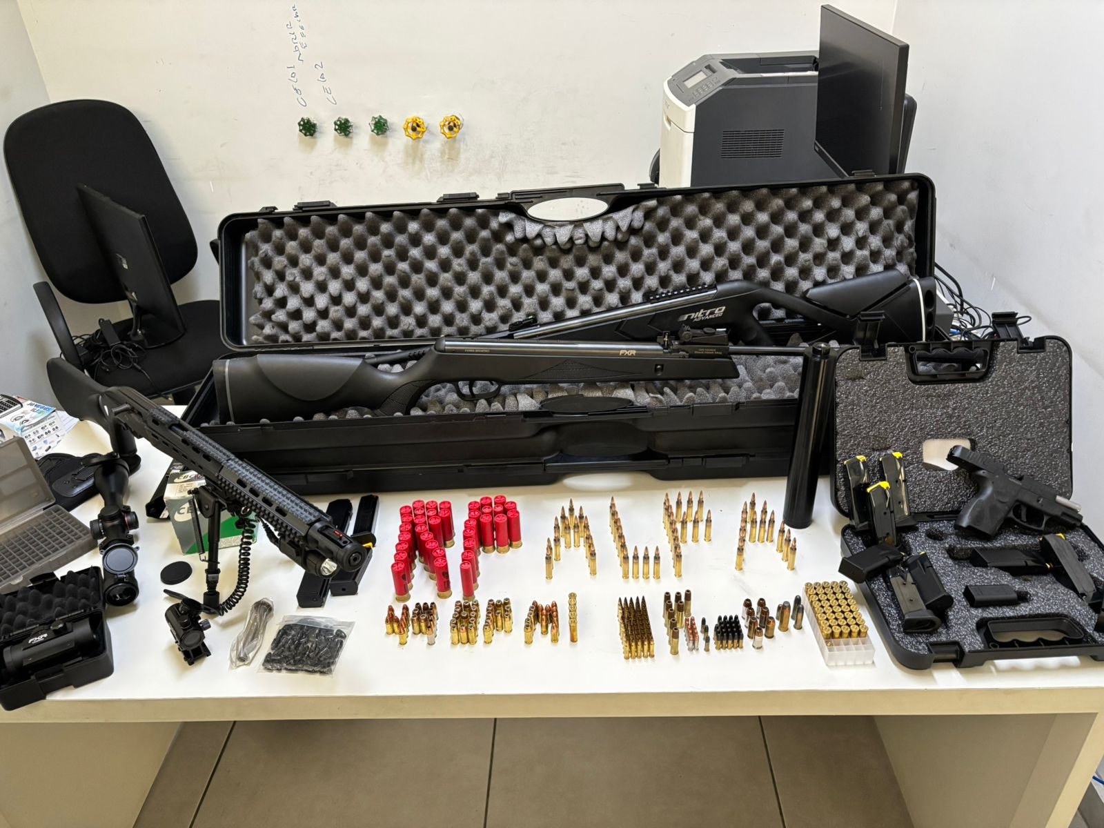 Polícia apreende arsenal ilegal após homem se ferir com tiro acidental em Jundiaí