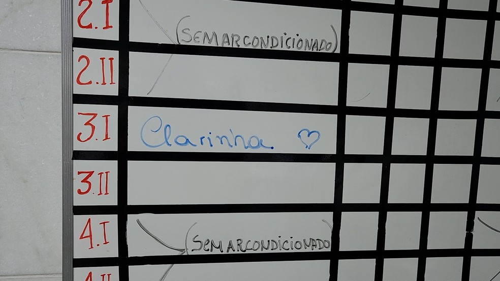 Nome da Clarinha no quadro de pacientes da enfermaria do HPM, em Vitória. Ela ficava no apartamento 3, cama 1. Espírito Santo. — Foto: Ricardo Medeiros