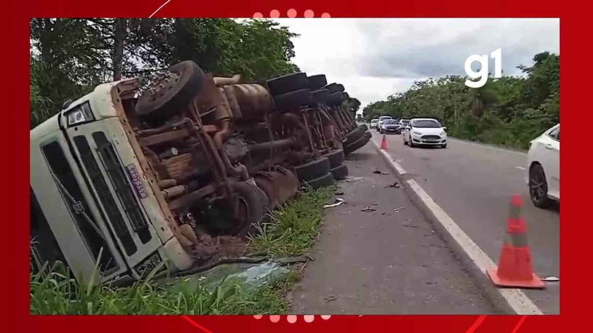 Motorista sem cinto de segurança morre após ser arremessado de caminhão que tombou em MT  