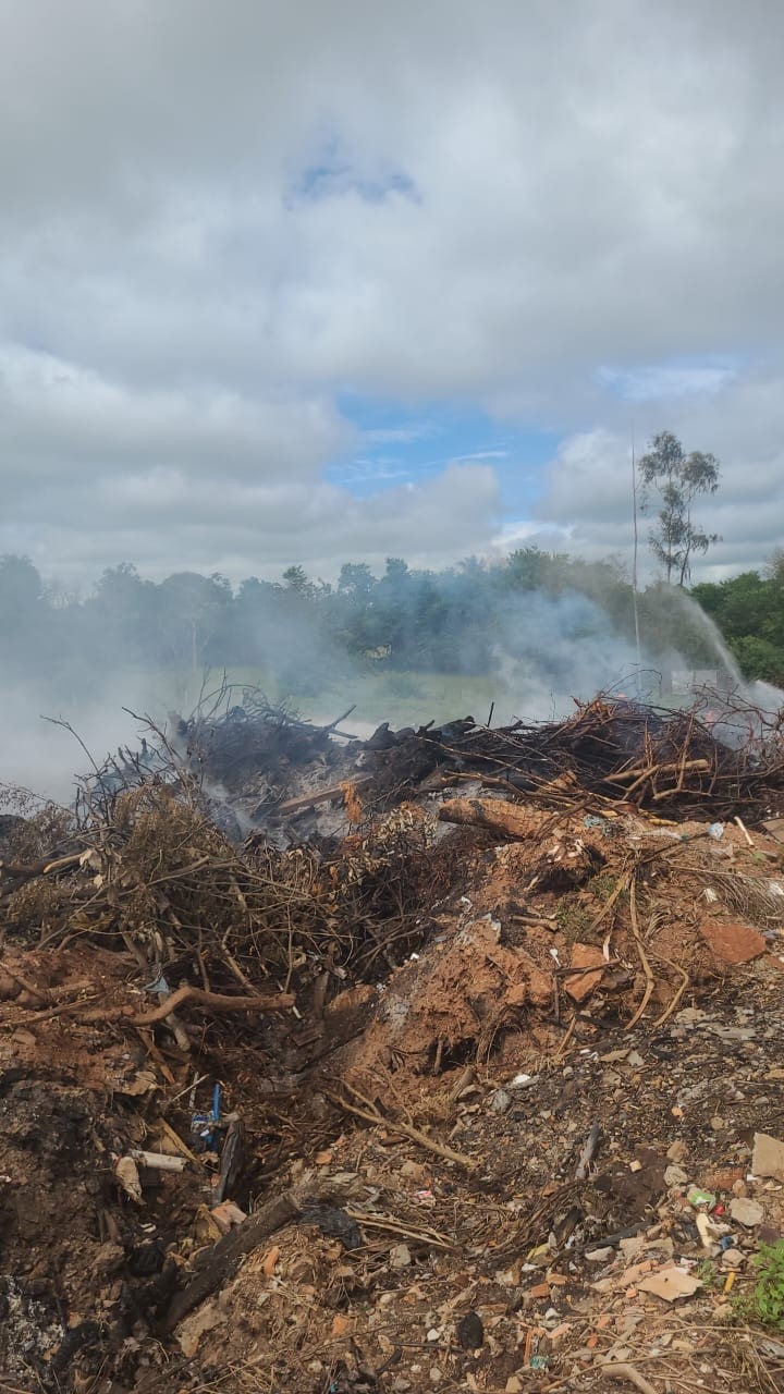 Incêndio atinge área de descarte de materiais orgânicos do Ecoponto Municipal de Osvaldo Cruz