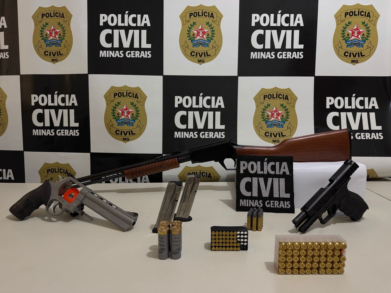 Mulher denuncia companheiro por ameaça de morte contra ela e o cachorro; homem é preso no mesmo dia em Uberlândia