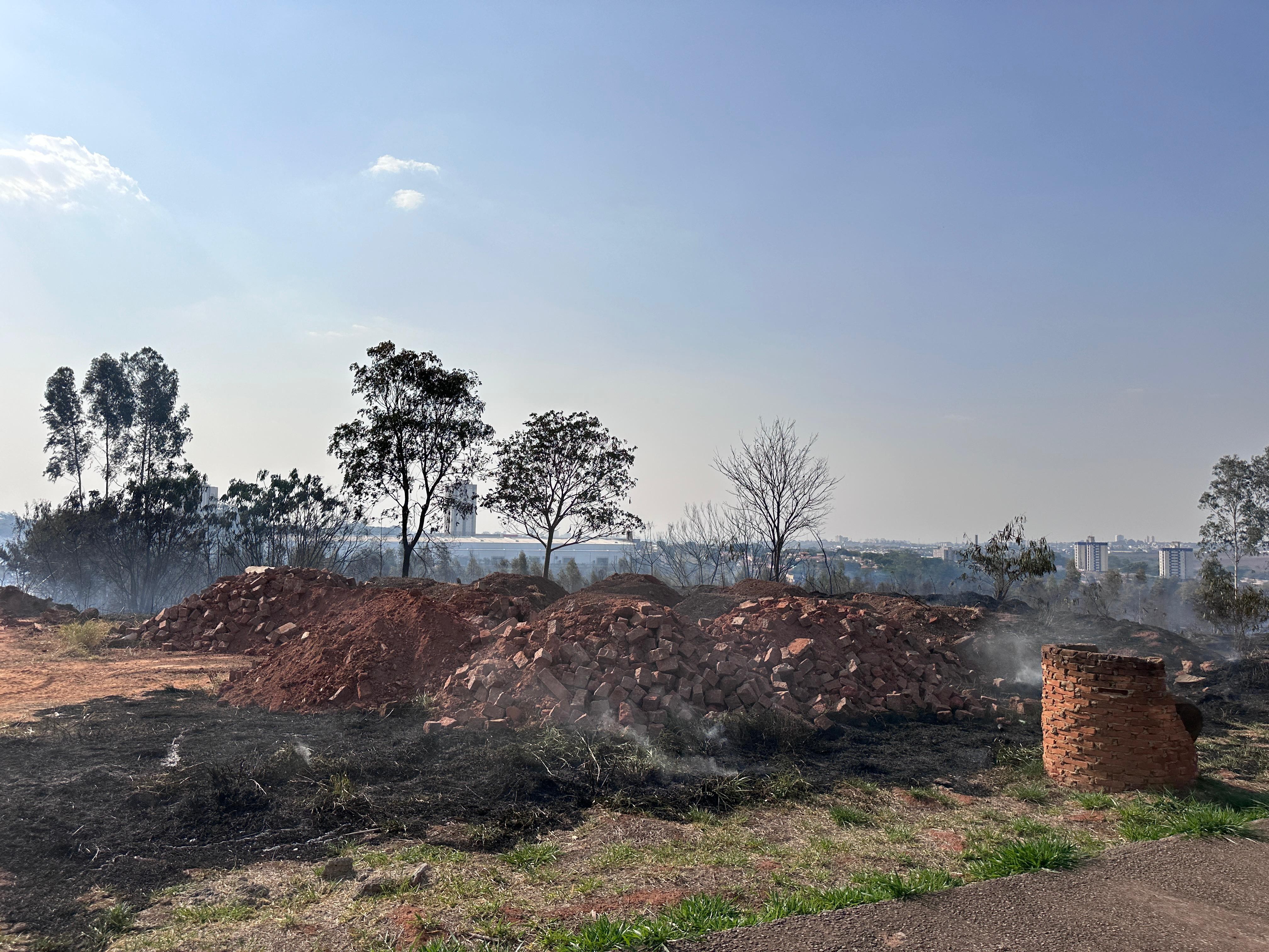 Área de 80 mil metros quadrados de vegetação é atingida por queimada em Nova Odessa