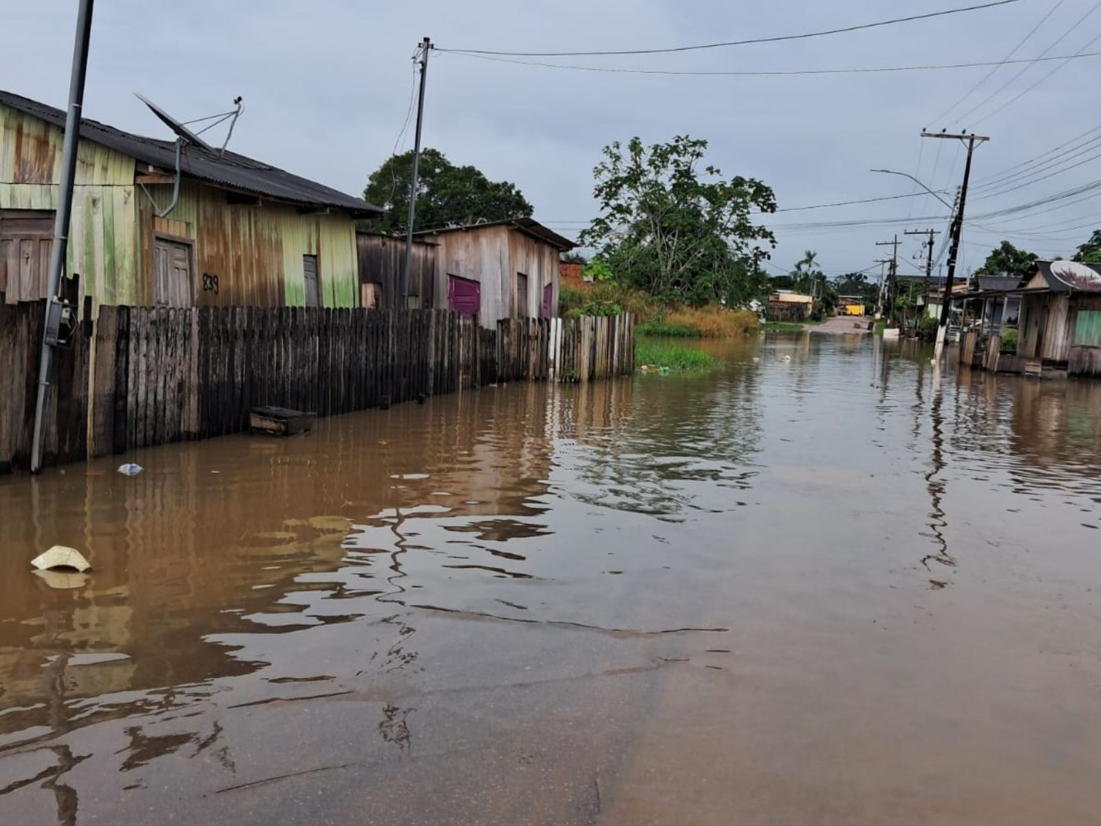 Rios de duas cidades do Acre seguem acima da cota de transbordamento