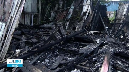 Incêndio registrado no bairro do 40 horas destrói imóveis em Ananindeua