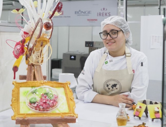 Aluna do Senai-SP conquista 1º lugar em competição internacional de confeitaria na Fipan