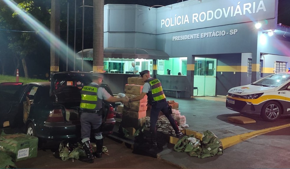 Mercadorias avaliadas em R$ 380 mil são apreendidas por descaminho em Presidente Epitácio (SP) — Foto: Policia Militar Rodoviária/Divulgação