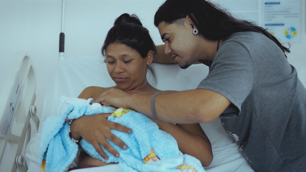 A indígena Rosanir Martine da Silva teve seu primeiro bebê no hospital público no Espírito Santo  — Foto: Reprodução/Documentário Travessia 