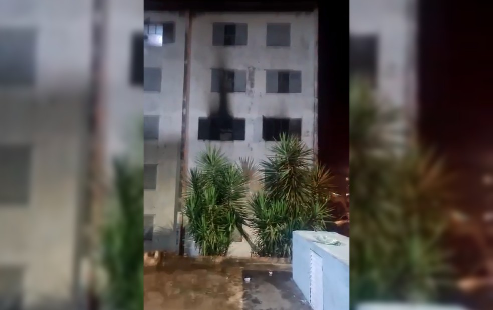 Incêndio é registrado em apartamento da CDHU em Marília — Foto: Arquivo pessoal