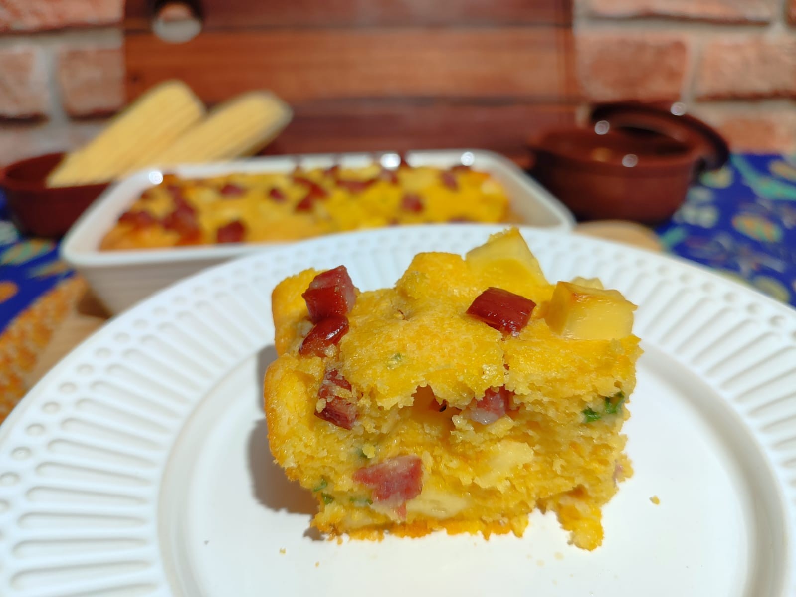 Aprenda a preparar bolo de milho salgado com calabresa e queijo coalho