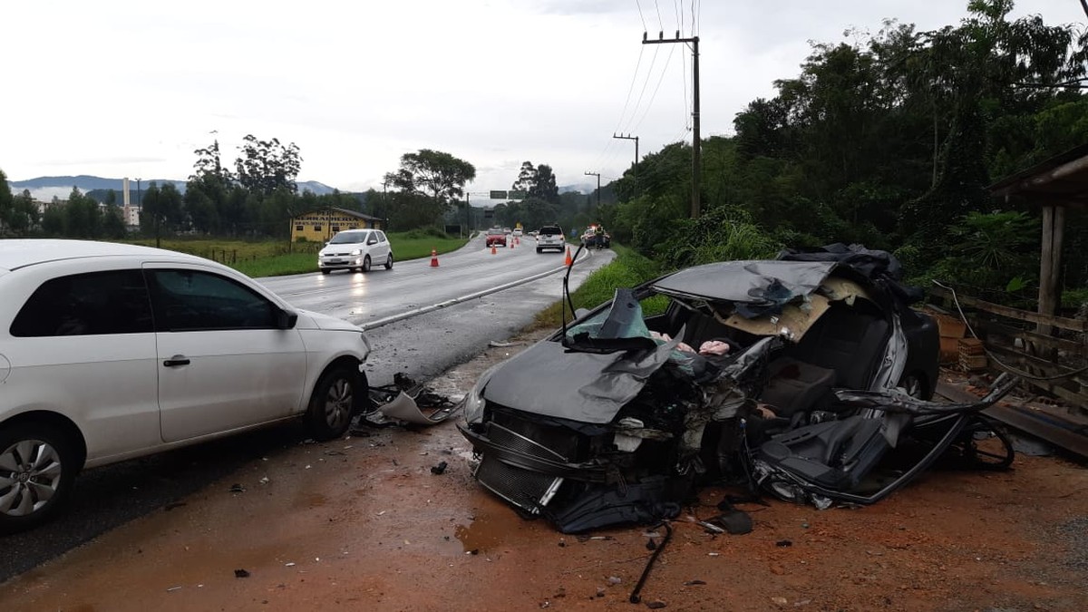 Acidente deixa mulher gravemente ferida na BR-282, na Grande ...